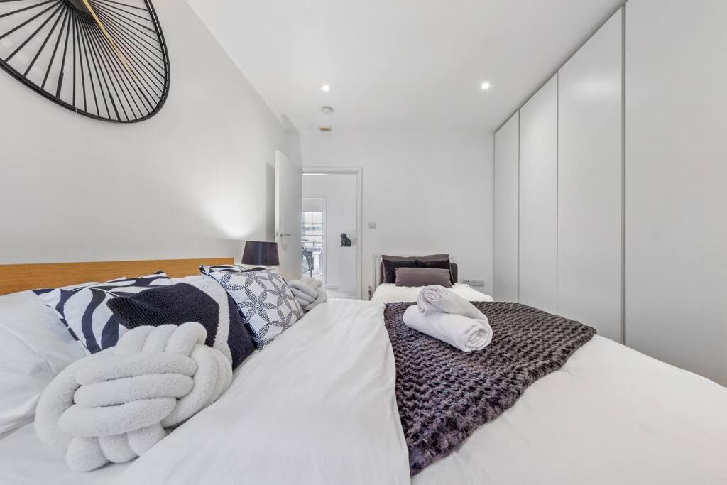 3 Bedroom Flat In Haymarket London Sleeps 14 Hy1 Exteriör bild