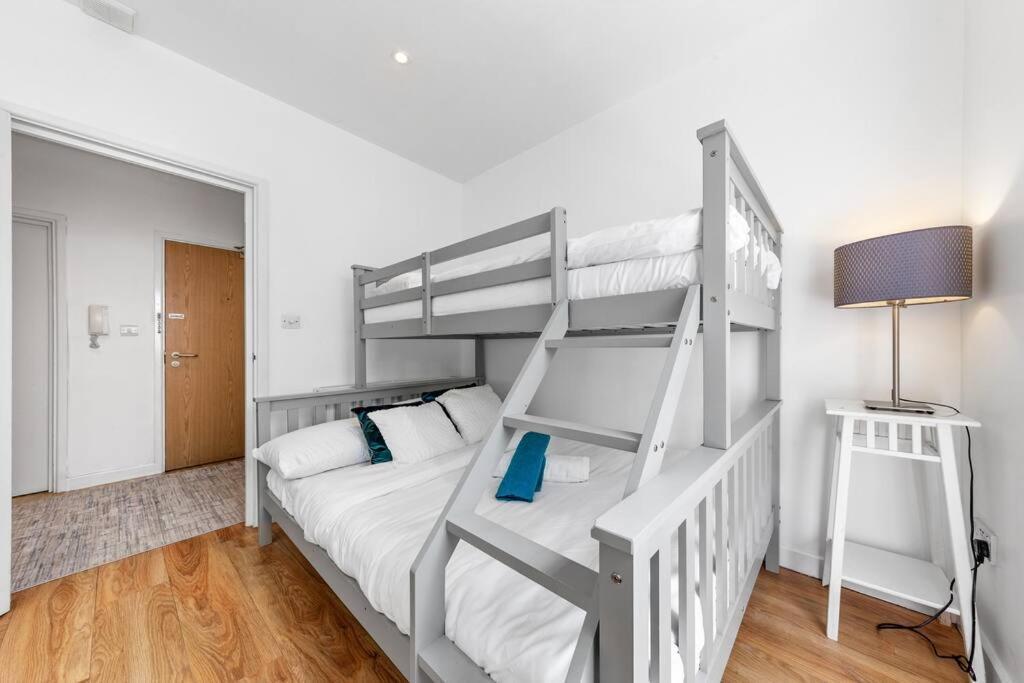 3 Bedroom Flat In Haymarket London Sleeps 14 Hy1 Exteriör bild