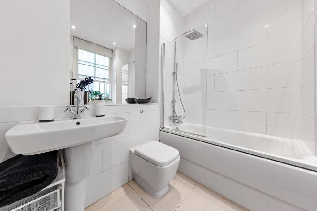 3 Bedroom Flat In Haymarket London Sleeps 14 Hy1 Exteriör bild