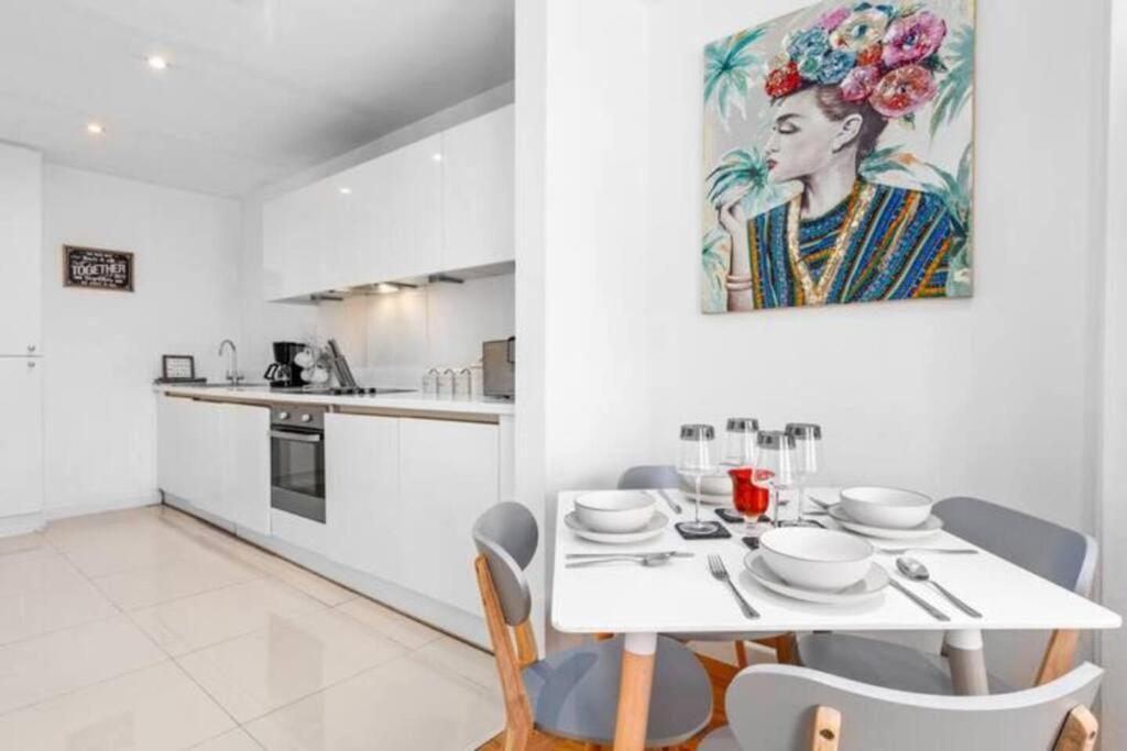 3 Bedroom Flat In Haymarket London Sleeps 14 Hy1 Exteriör bild