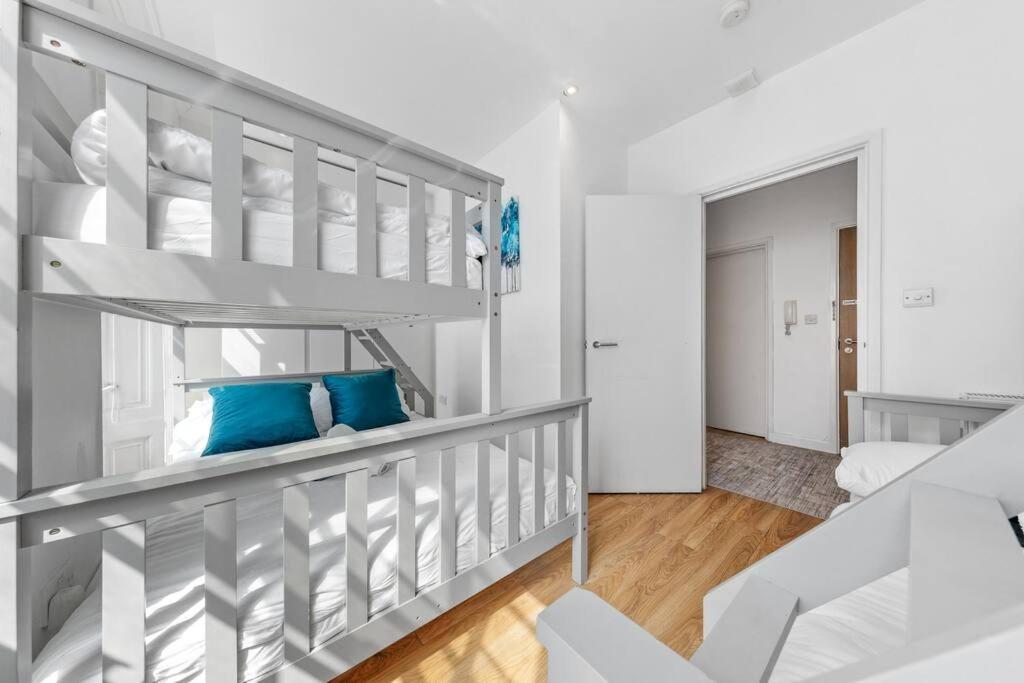 3 Bedroom Flat In Haymarket London Sleeps 14 Hy1 Exteriör bild