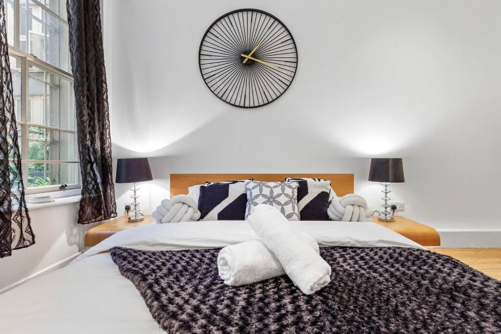 3 Bedroom Flat In Haymarket London Sleeps 14 Hy1 Exteriör bild