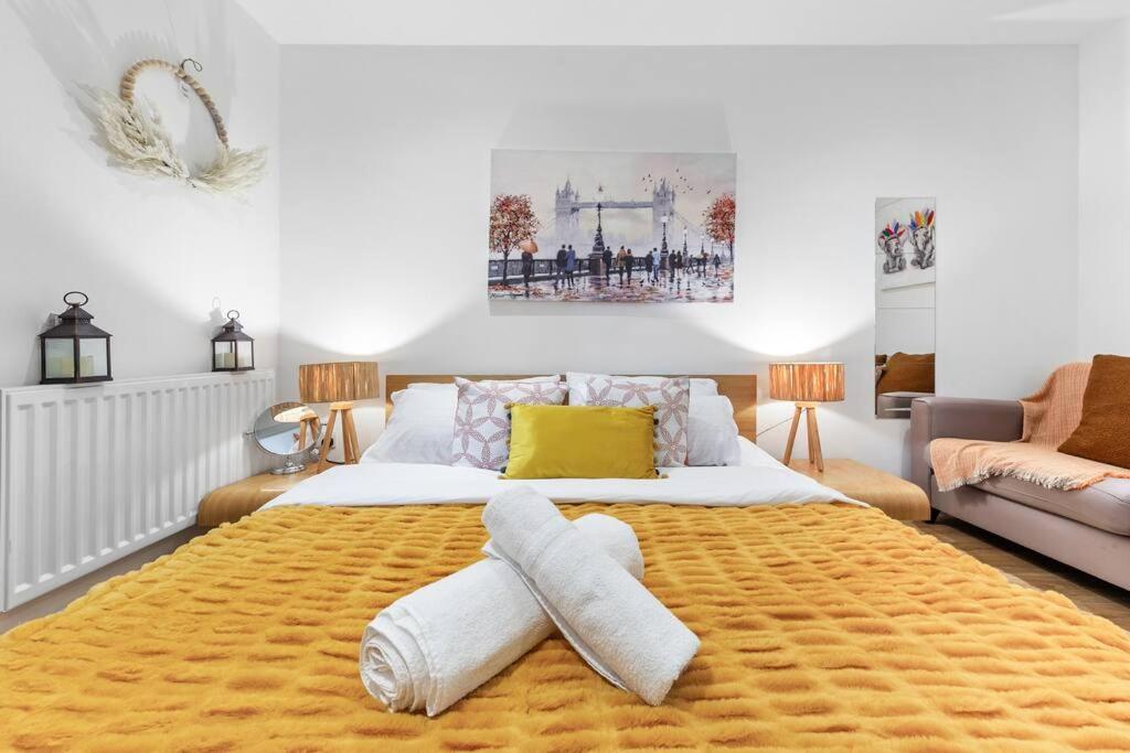 3 Bedroom Flat In Haymarket London Sleeps 14 Hy1 Exteriör bild