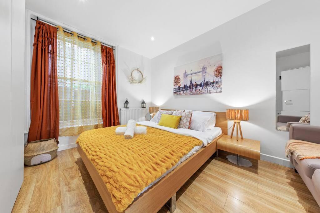3 Bedroom Flat In Haymarket London Sleeps 14 Hy1 Exteriör bild